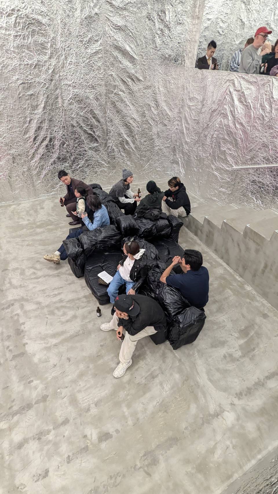 Sana, Youi, Kim, Gogiang were sleeping on the couch. Feb 28, 1998(compression time series)&nbsp;